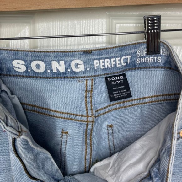 SONG | Embroidered Super High Rise Distressed Denim Shorts Light Wash | Size 27 - Picture 5 of 9